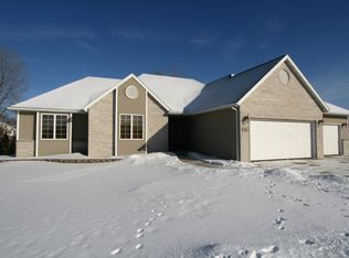 802 Chickadee Dr, Cambridge, WI 53523