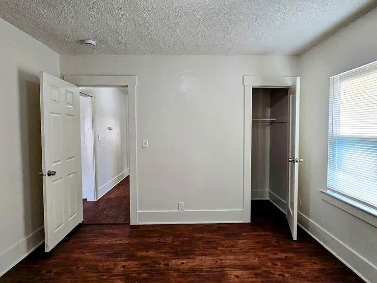 2424 E Hedges Ave — Photo 9