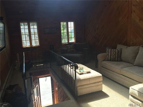 4th image of 35 Hilary Dr