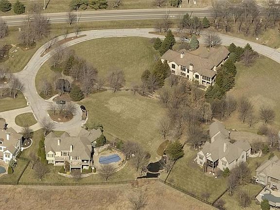 3rd image of 8309 Maplewood Ln