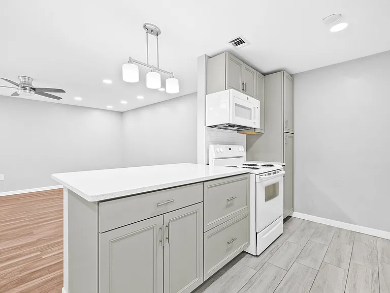 4325 Aegean Dr #106B — Photo 11