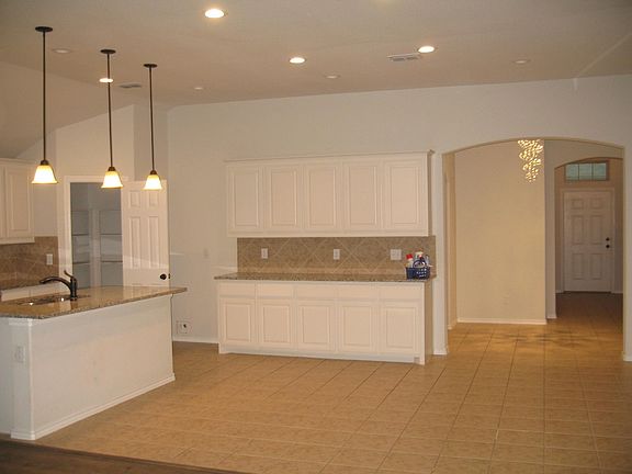 5th image of 428 Sandhurst Dr
