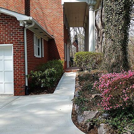 5th image of 103 Marilyn Cir