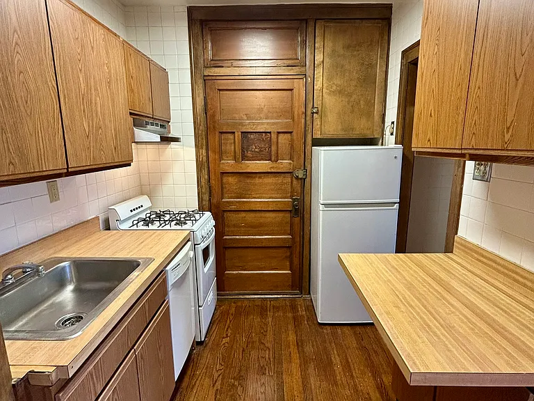 520 W Belden Ave — Photo 18