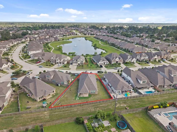 13706 Duro Bluff Dr, Cypress, TX 77429