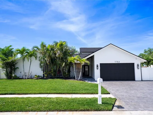 11763 Harborside Cir, Largo, FL 33773