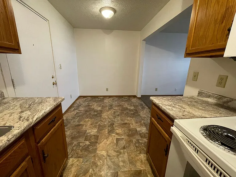 Southfork Apartments — Photo 7