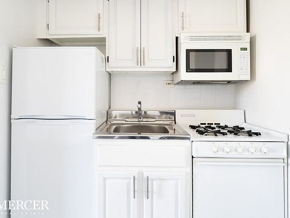 5th image of 66 W 77th St APT 34