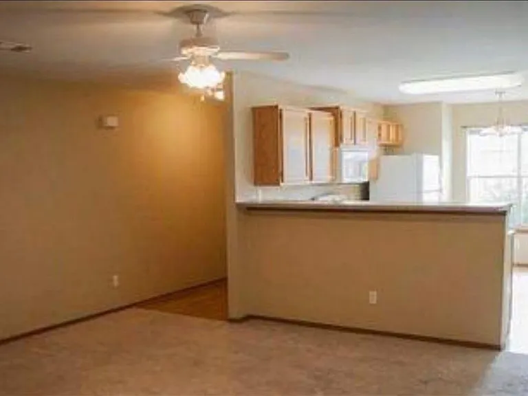 1102 SW Quartz Rd #1 — Photo 4