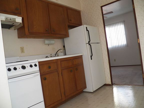 5th image of 300 31st St NE APT B