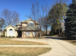2658 Cove Bay Dr, Waterford, MI 48329