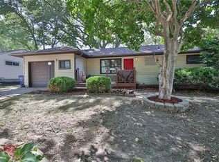 216 SW McClendon Dr, Lees Summit, MO 64081