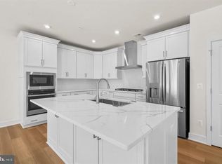 23679 Bolton Cres #12-101, Ashburn, VA 20148