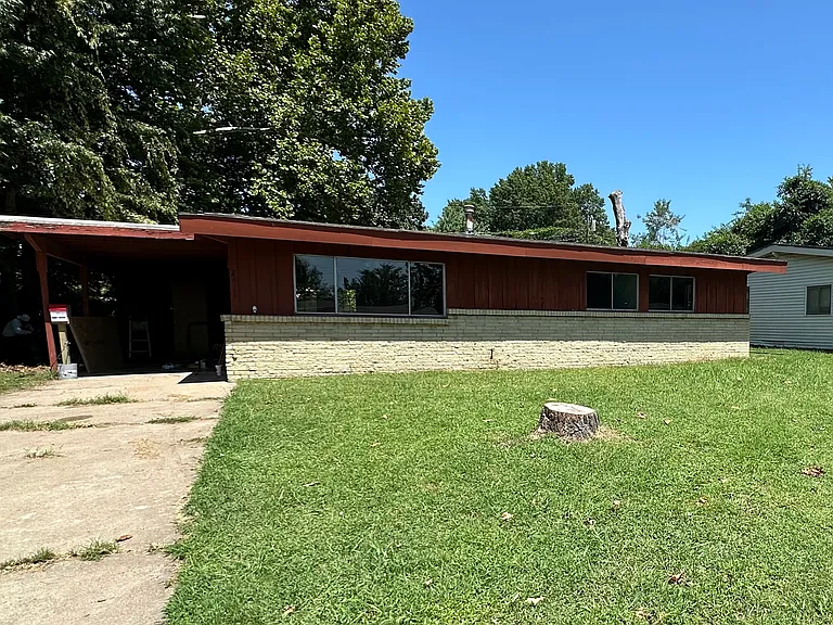 2612 Williams Ave — Photo 1