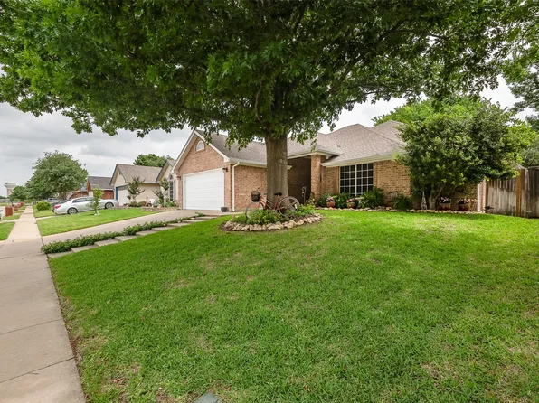 7404 Bennington Dr, Watauga, TX 76148