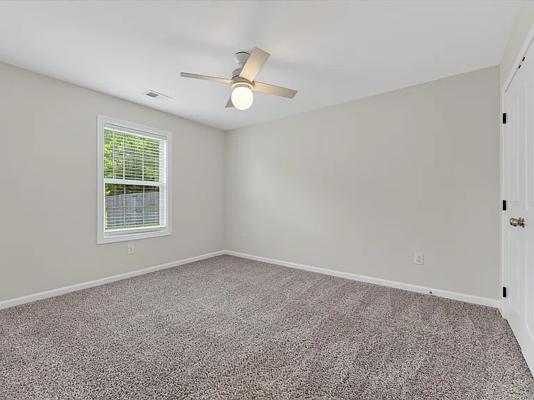 513 Wingfield Ct — Photo 32