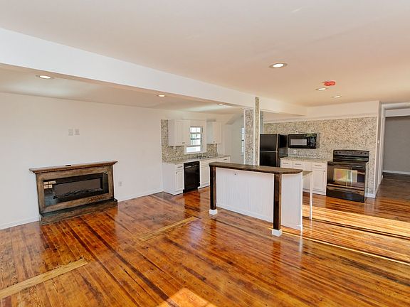 2nd image of 187 Dartmouth St