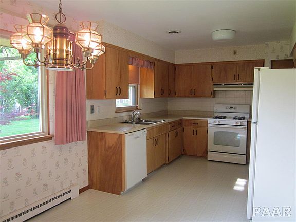 3rd image of 3515 N Woodbine Ter