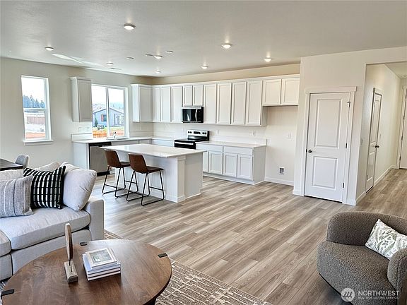 4th image of 18510 137th Avenue Ct E #164