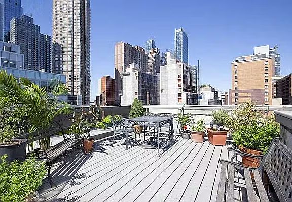 3rd image of 461 W 44th St APT 4B