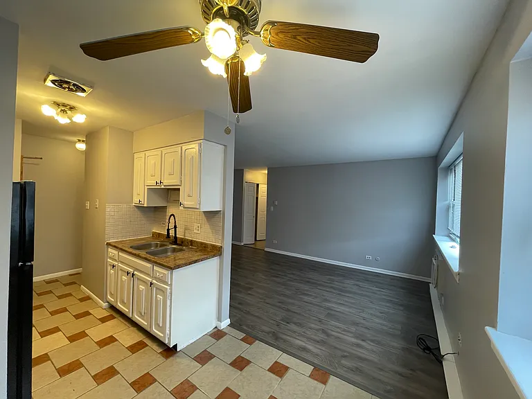 5920 N Kenmore Ave #210 — Photo 6