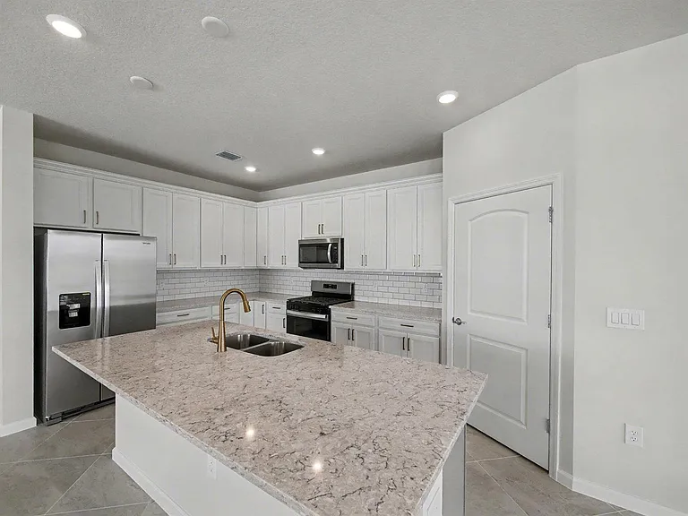 14172 SW Incarnadine Ln — Photo 3