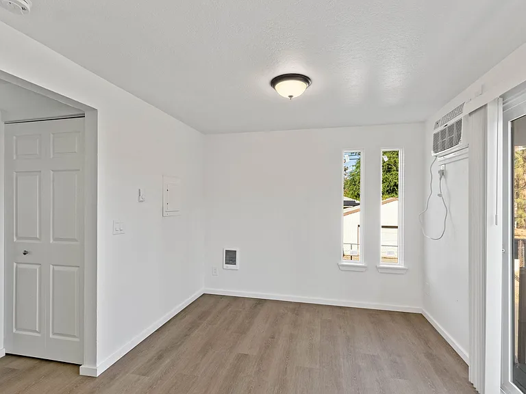 Greenwood Apartments — Photo 9