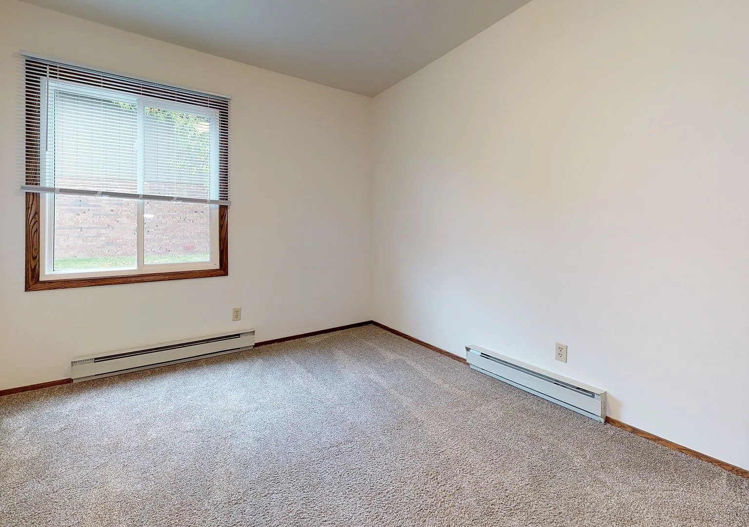 Richard Arms Apartments — Photo 3