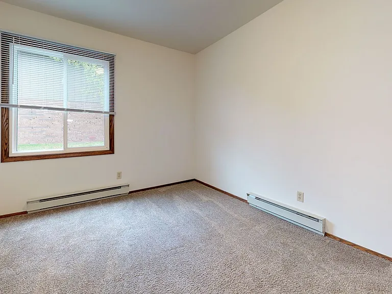 Richard Arms Apartments — Photo 2