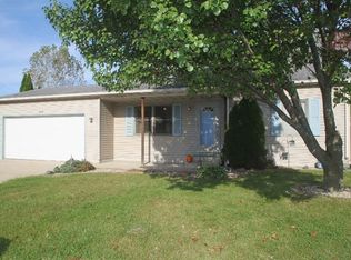 208 Sandalwood Dr, Valparaiso, IN 46385