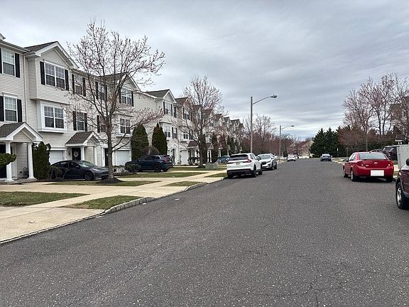 5th image of 1012 Moore Rd