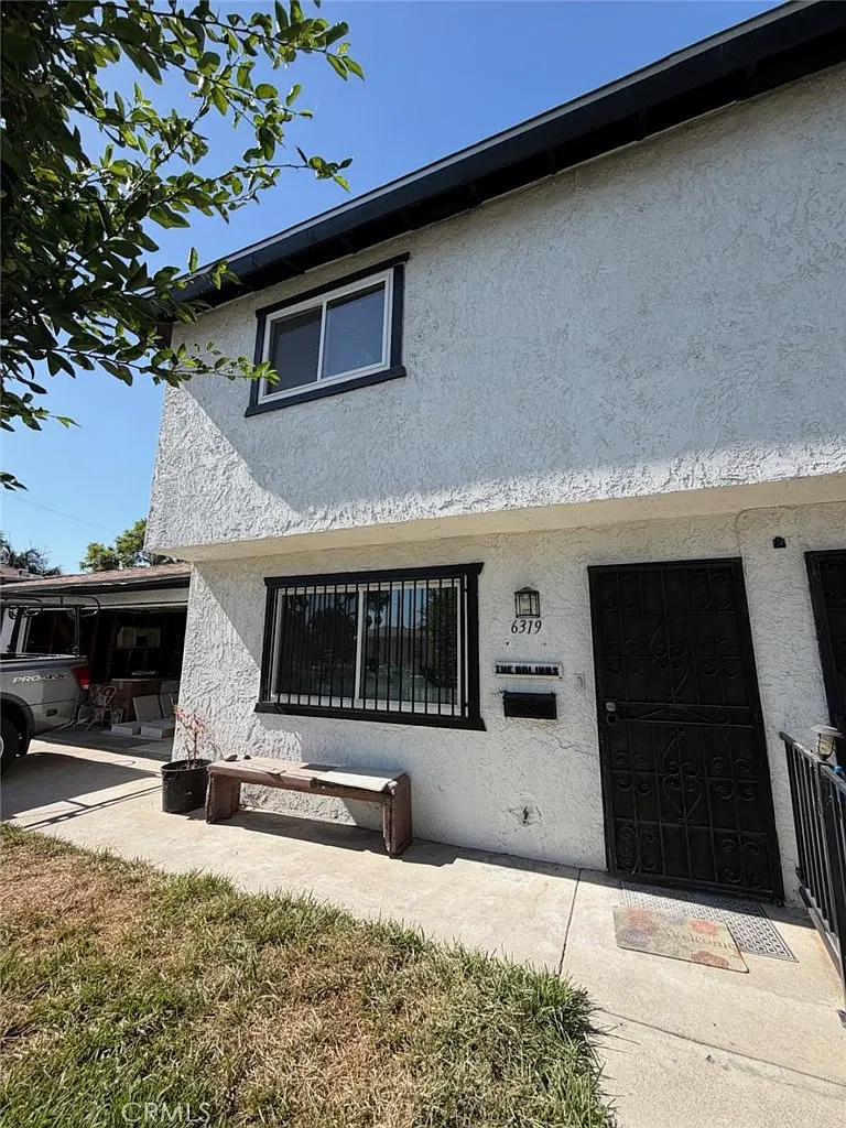2 bed, 1.5 bath, 750 sqft, $2,100 — Photo 2