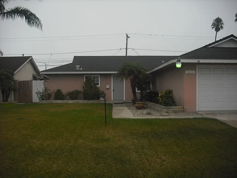 1836 N 7th Pl — Photo 1