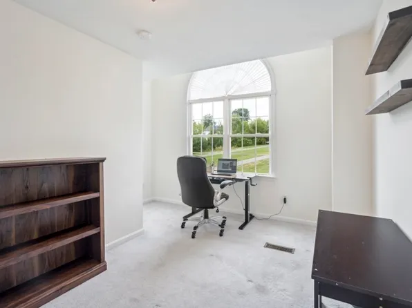 47 Skyview Dr, Fitchburg, MA 01420