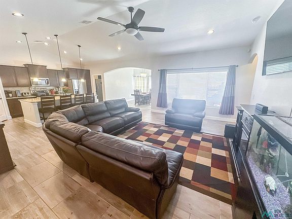 3rd image of 1521 Redwood Loop