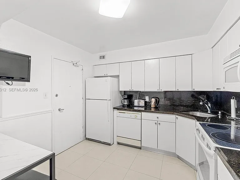 5161 Collins Ave #910 — Photo 6