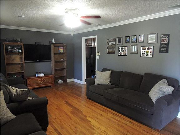 3rd image of 743 S Andrews Ave