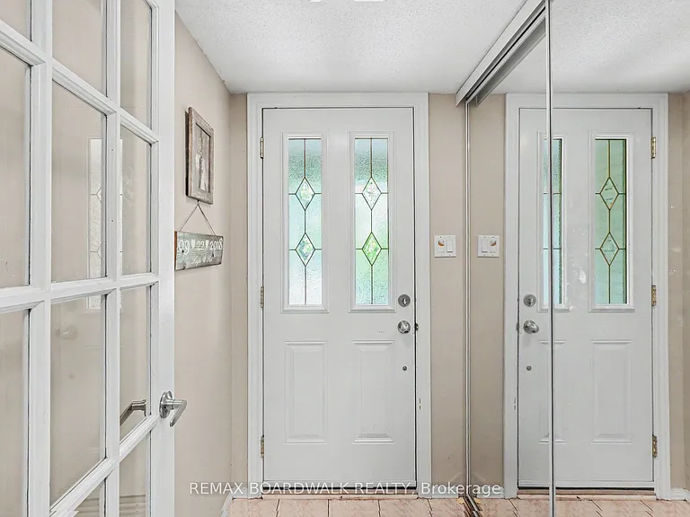84 Sherway Dr — Photo 3