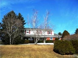 2739 Bridle Path St, Slatington, PA 18080