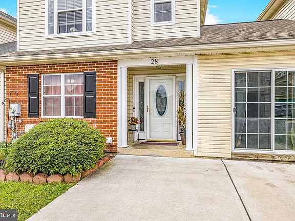 2nd image of 28 Paxton Ln
