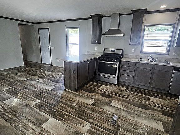3rd image of 806 S Douglas Pl