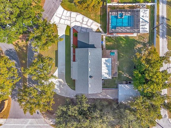 3rd image of 811 FAIRLINGTON DRIVE