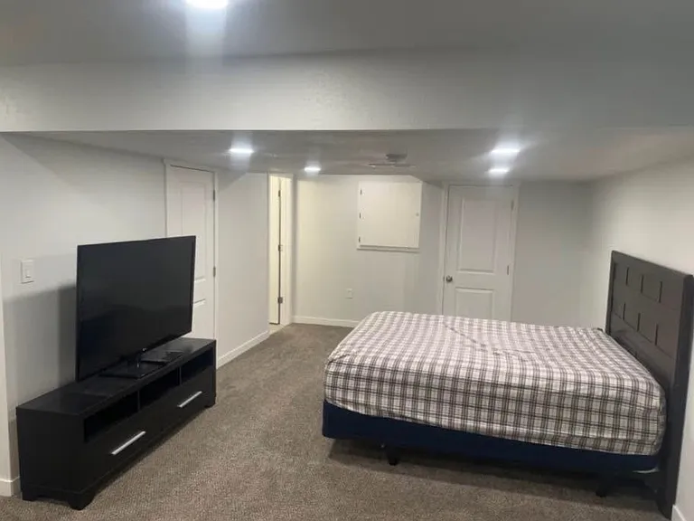 417 Zeppelin Way — Photo 2