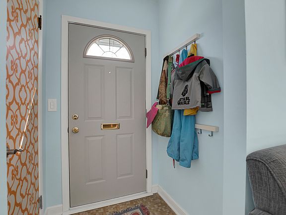 4th image of 1269 Shryer Ave W