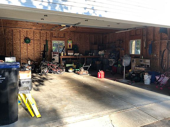 5th image of 1 Pinewood Dr