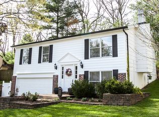 426 Woodland Hill Ct, Ballwin, MO