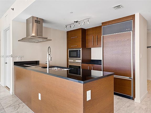 5th image of 495 Brickell Ave APT 3904