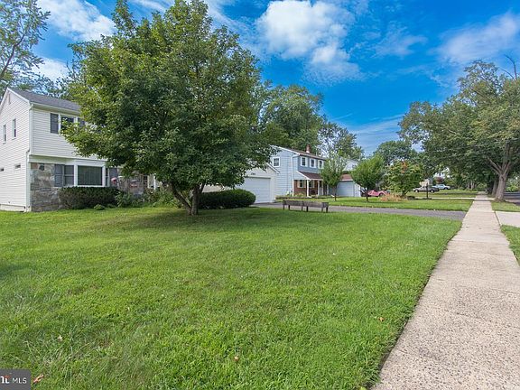 3rd image of 1760 Morris Dr