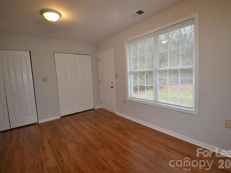 924 Junius St — Photo 18