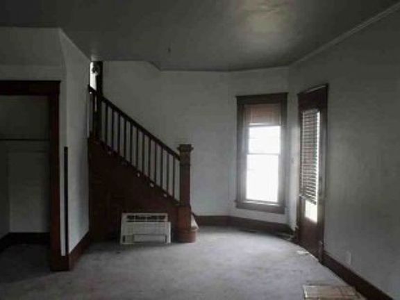 2nd image of 605 S Main St